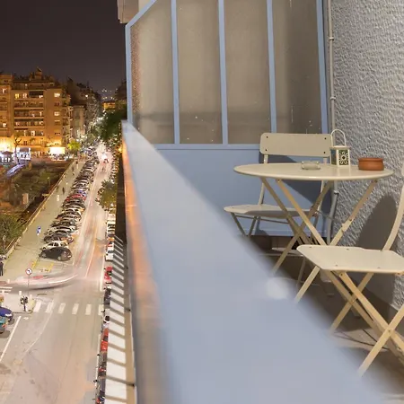 Aristotelis Cozy And Playful At Forum