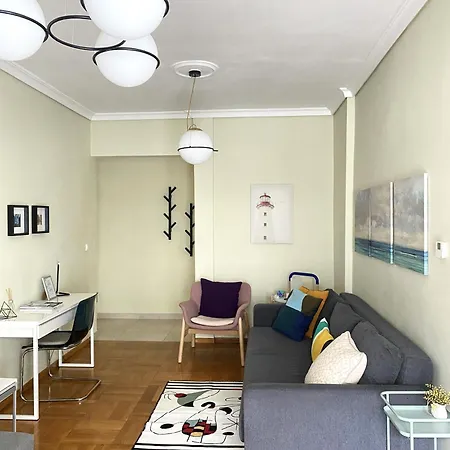 Aristotelis Cozy And Playful At Forum Thessaloniki