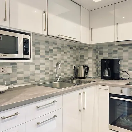 Aristotelis Cozy And Playful At Forum Apartment Thessaloniki